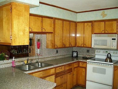 Kitchen. Plenty of cabinets