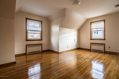 34 Cayuga Avenue-18
