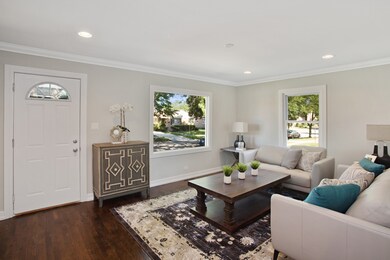 Awsome Living Room With Hardwood Floors.
