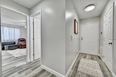 2316 Sawmill Ct unit 102, Burlington, KY 41005 - photo 3