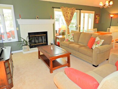 48 Dragon Fly Cir, Stroudsburg, PA 18360 - photo 3