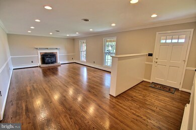 26204 Rudale Dr, Clarksburg, MD 20871 - photo 3