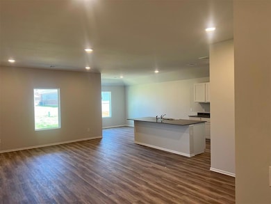 1205 E Ruger Ln, Mustang, OK 73064 - photo 3