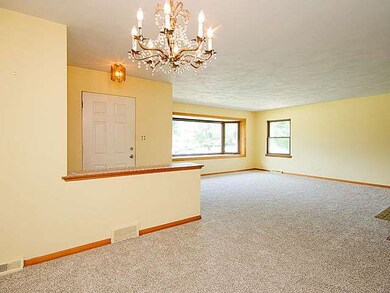 256 N Maison Ct, Elmhurst, IL 60126 - photo 7