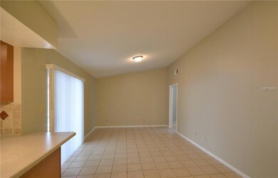 8147 Wellsmere Cir unit 1, Orlando, FL 32835 - photo 3