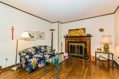 019-Family_Room-4438655-large