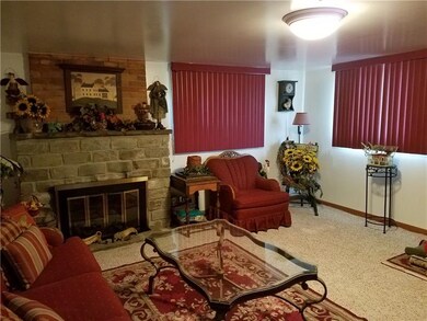Family Room w/ Propane Fireplace