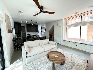 1100 Brass St unit 2, Austin, TX 78702 - photo 3