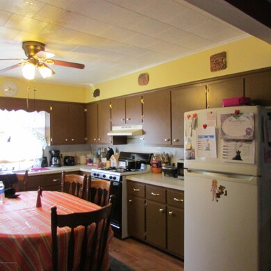 952 E Drinker St, Dunmore, PA 18512 - photo 5