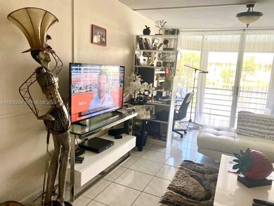 18900 NE 14th Ave unit D205, Miami, FL 33179 - photo 5