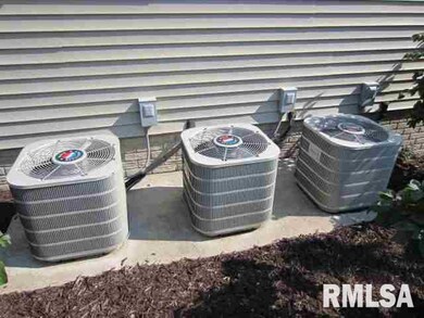 2413 W 54th St unit 10, Davenport, IA 52806 - photo 4