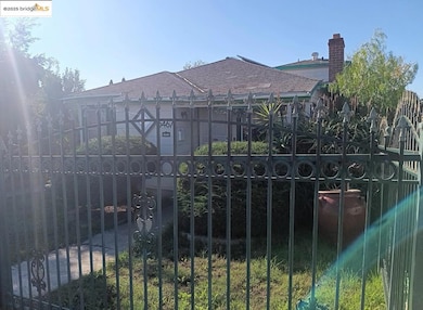 5467 Crittenden St, Oakland, CA 94601 - photo 4