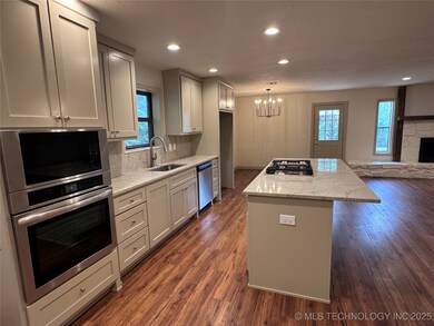 2710 E Louisville St, Broken Arrow, OK 74014 - photo 7