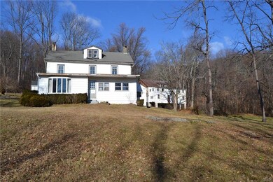 40 Wheeler Ln, Bally, PA 19503 - photo 2