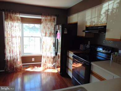 14235 Oakpointe Dr, Laurel, MD 20707 - photo 4