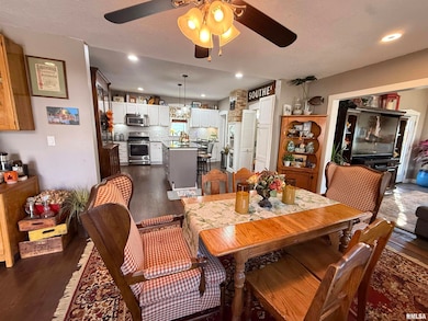 902 Adams St, Quincy, IL 62301 - photo 5