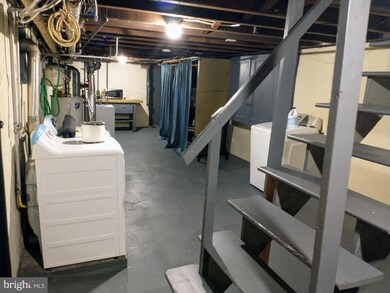 607 Crescent Ave, Reading, PA 19605 - photo 6