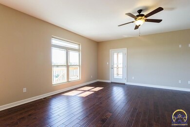 8501 SW 30th St, Topeka, KS 66614 - photo 5