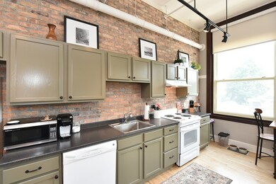 948 Main St unit 202, Waltham, MA 02451 - photo 3