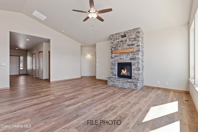 1232PickeralAve-5