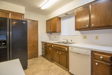 970 Linda Ln, Redding, CA 96002 - photo 6