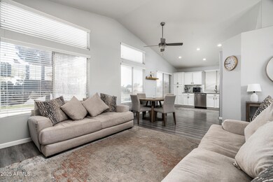 827 W Leah Ln (6 of 32)