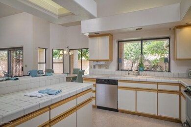 Kitchen w/large island, lots of cabinets