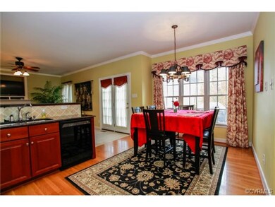 Kitchen and Eat-in Area