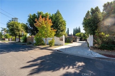 16038 Hartland St, Van Nuys, CA 91406 - photo 2