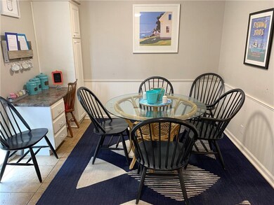 Comfortable dining for 4-6