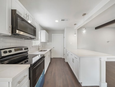 1905 Adams St, Alvin, TX 77511 - photo 2