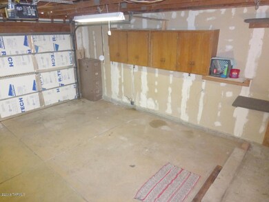 Garage1.jpg