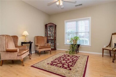 Sitting Room - Could be used in many ways!