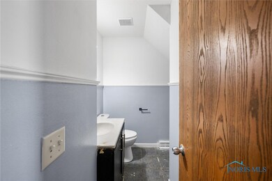 First floor 1/2 bath