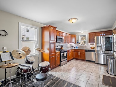 85 B St, Lowell, MA 01851 - photo 7