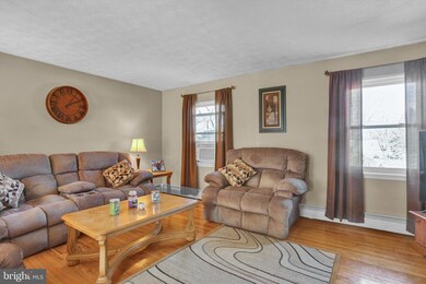 301 Shakespeare Dr, Reading, PA 19608 - photo 7