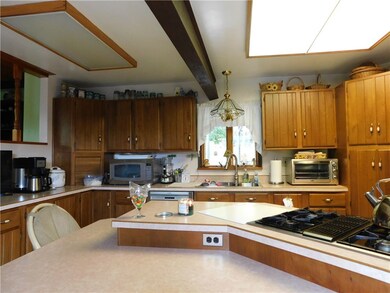 Great seating space for those kitchen conversation