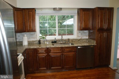 14918 Carriage Square Dr, Silver Spring, MD 20906 - photo 5