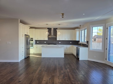 926 E Crest Ave, Addison, IL 60101 - photo 6