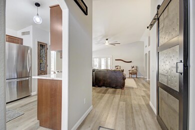 801 N Longmore St-8
