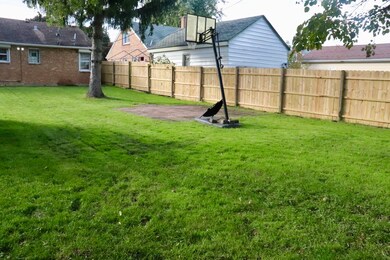 1057 N Berwick Blvd, Waukegan, IL 60085 - photo 4