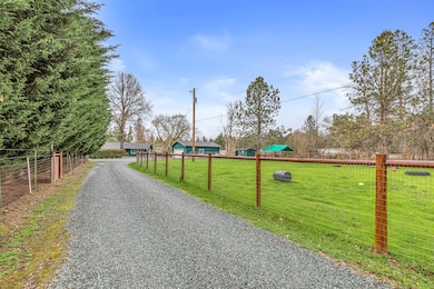 149 Queens Branch Rd, Rogue River, OR 97537 - photo 2