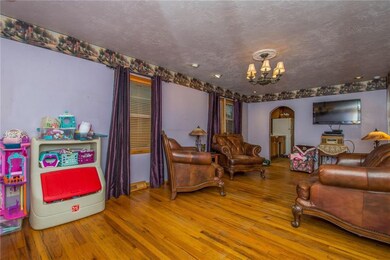 2520 E Grand Ave, Des Moines, IA 50317 - photo 5