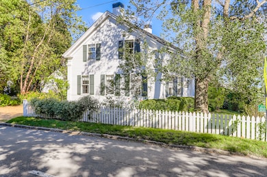 27 Spring St, Vineyard Haven, MA 02568 - photo 2