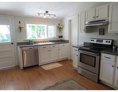 5 Guernsey St, Medway, MA 02053 - photo 3