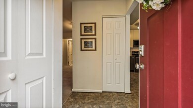 4194 Pleasant Meadow Ct unit 102C, Chantilly, VA 20151 - photo 2