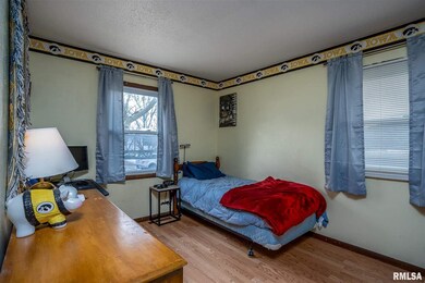 2230 W 55th St, Davenport, IA 52806 - photo 5