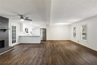 1019 Crestwood Ln, Stone Mountain, GA 30087 - photo 6