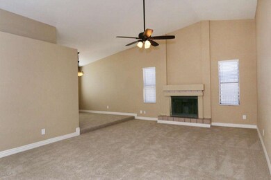 4205 W North Ln Phoenix AZ-large-003-Liv