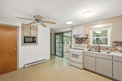 175 Hanson Dr, Springfield, MA 01128 - photo 6